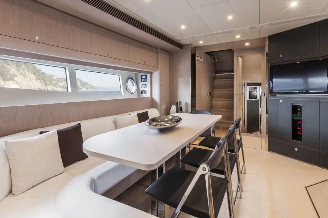 Virtus 63, flybridge — Yacht Charter Saint-Tropez, Saint-Tropez. Virtus 63 — 19m