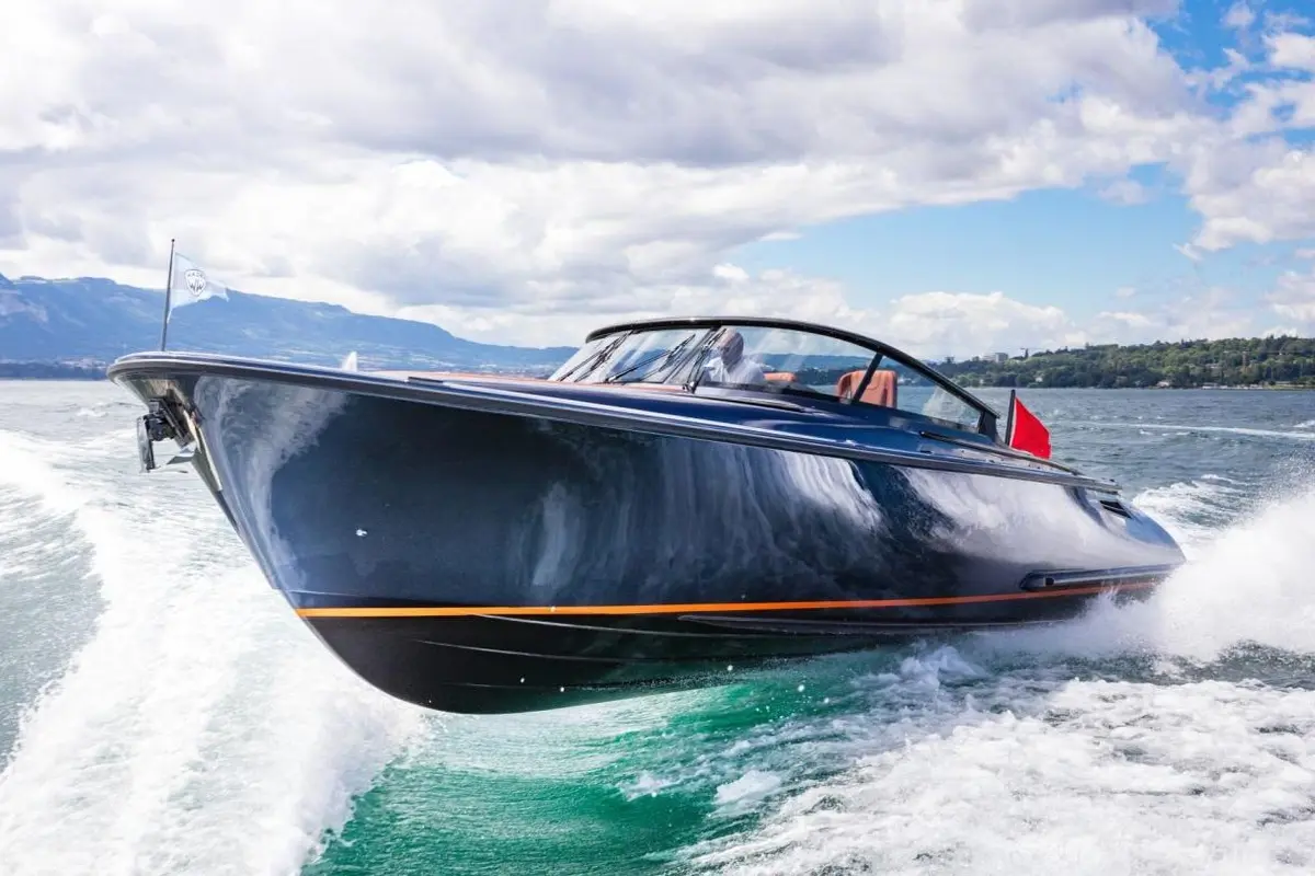 Wajer 38, salon — Yacht Charter Saint-Tropez, Saint-Tropez. Wajer 38 — 11.3m