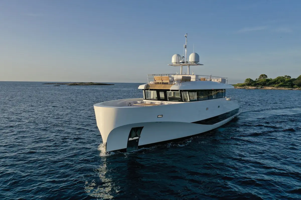 WallyAce 26, master cabin — Yacht Charter Saint-Tropez, Saint-Tropez. WallyAce 26 — 26m